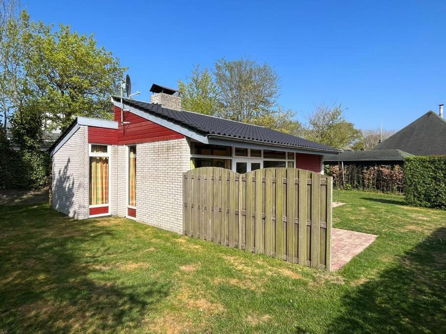 Knusse Bungalow Op Groen Park! Ouddorp Exterior photo